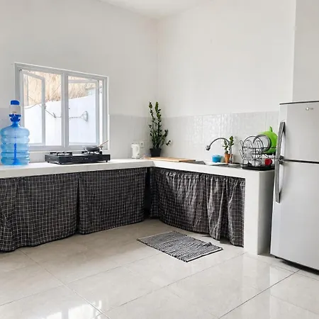 Guesthouse Walking Distance To Beach With Share Kitchen