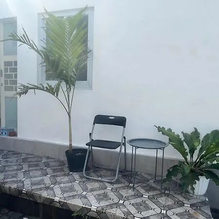 Guesthouse Walking Distance To Beach With Share Kitchen