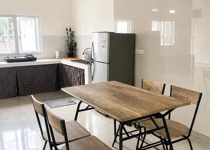 Walking Distance To With Share Kitchen Guest house